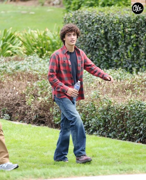 Levi McConaughey tourne avec son père Matthew pour le film "Way of the Warrior Kid" à Los Angeles le 30 août 2024. © The ImageDirect / Bestimage