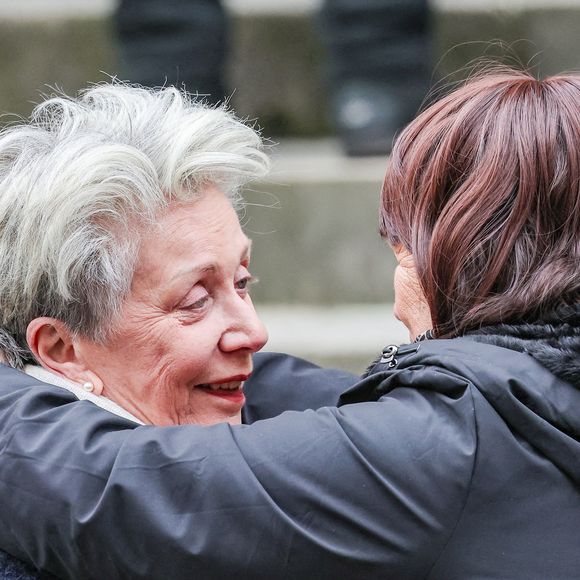 Françoise Laborde, la soeur de la défunte - Arrivées aux obsèques de C.Laborde en l’église Saint-Roch à Paris, le 6 février 2025. Décédée le 28 janvier 2025 à l'âge de 73 ans, l'ancienne présentatrice météo de TF1 (1988 - 2017) était atteinte de la maladie neurodégénérative à corps de Lewy. 
© Jacovides - Moreau / Bestimage