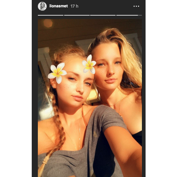 Emma et Ilona Smet réunies au Portugal chez leur père David Hallyday le 13 août 2018.