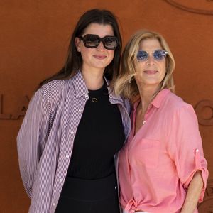 Oriane Deschamps et Michèle Laroque au village lors des Internationaux de France de Tennis de Roland Garros 2025. Paris, le 30 mai 2025. 
© Moreau / Jacovides / Bestimage