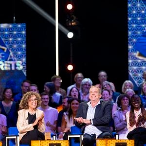 Exclusif - François Berléand, Mireille Dumas et Garou lors de l'enregistrement de l'émission "La Boîte à secrets", présentée par F.Bollaert et diffusée le 26 septembre 2025 sur France 3, dans les studios du Lendit à Saint-Denis, Seine Saint-Denis, France, le 8 septembre 2025. © Pierre Perusseau/Bestimage