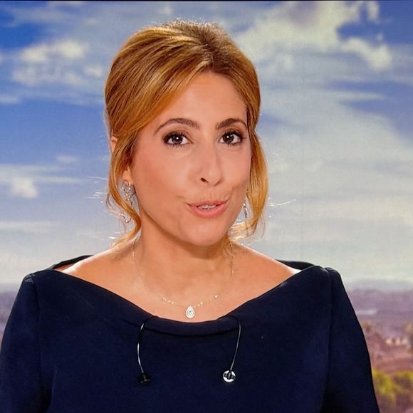 Captures d'écran - Léa Salamé présente son premier journal de 20 heures sur France 2 le 1er septembre 2025. © Alain Guizard / Bestimage