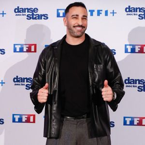 Il a d'ailleurs déjà dansé, lors du premier prime diffusé vendredi dernier sur TF1

Adil Rami - Photocall de lancement de la saison 2025 de "Danse avec les stars" (DALS) au siège de  TF1 à Boulogne-Billancourt, France, le 16 janvier 2025. © Christophe Clovis / Bestimage