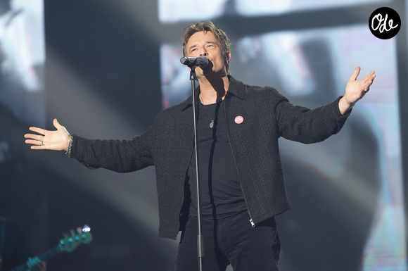 David Hallyday lors du concert du gala de Noël de l'association Tout le monde contre le cancer fête ses 20 ans diffusé le 24 décembre sur M6 à l'Adidas Aren Porte de la Chapelle à Paris, France, le 4 décembre 2025. © Coadic Guirec/Bestimage
