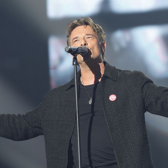 David Hallyday lors du concert du gala de Noël de l'association Tout le monde contre le cancer fête ses 20 ans diffusé le 24 décembre sur M6 à l'Adidas Aren Porte de la Chapelle à Paris, France, le 4 décembre 2025. © Coadic Guirec/Bestimage
