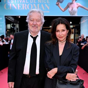 Sa femme, Évelyne Bouix, reste son soutien face à ces épreuves.
Pierre Arditi et sa femme Evelyne Bouix - Tapis rouge de la soirée d'ouverture de la 7ème édition du festival Cineroman à Nice le 29 septembre 2025. © Dominique Jacovides - Bruno Bebert / Bestimage