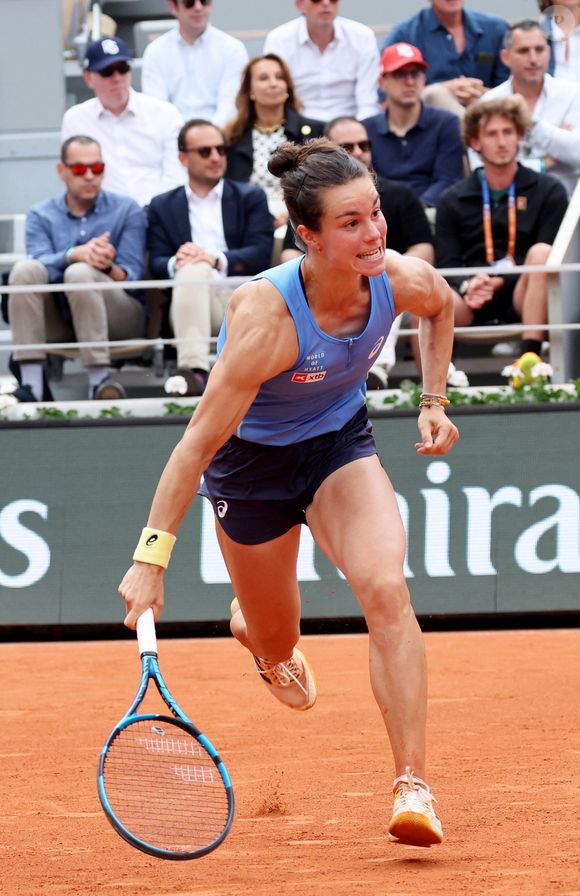 La française Loïs Boisson bat l'américaine Pegula (3-6, 6-4, 6-4), au 4ème tour des internationaux de France de Tennis de Roland Garros 2025 (Jour 9), à Paris, France, le 2 juin 2025. Boisson a renversé la situation face à l’Américaine Pegula, numéro trois mondiale, pour s’offrir la plus belle victoire de sa carrière (3-6, 6-4, 6-4) et se hisser en quarts de finale de Roland-Garros. © Jacovides-Moreau/Bestimage