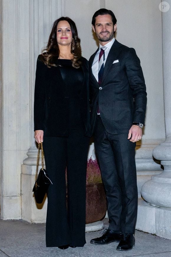 Au comble du bonheur, la famille royale de Suède a partagé un communiqué pour annoncer la bonne nouvelle. 

Le prince Carl Philip de Suède et la princesse Sofia assistent au concert de Noël "Jul i Vasastan" (Noël à Vasastan) à l'église Gustaf Vasa de Stockholm le 20 décembre 2024.
@Dana Press / Bestimage