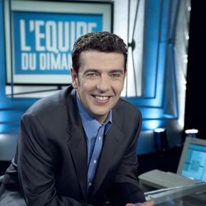 En France, à Paris, Thierry Gilardi sur le plateau de l'émission "L'équipe du Dimanche" le 1er avril 2001. ©Bestimage