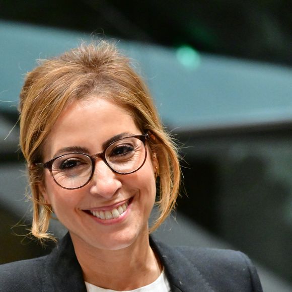 Un cliché pris sur le plateau de télévision de France 2 laisse justement apercevoir son petit Gabriel, aujourd'hui âgé de 9 ans, sagement assis sur les marches juste à côté de sa célèbre maman en pleine préparation. 

Audition de Léa Salamé par la commission d'enquète "Audiovisuel public" à l'Assemblée Nationale à Paris le 2 février 2026.

© Christian Liewig / Bestimage