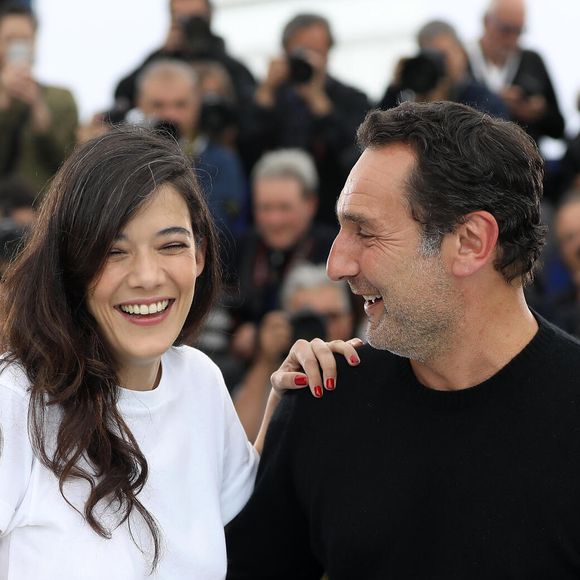 Celle qui a également partagé la vie du comédien et réalisateur Gilles Lellouche, le père de sa fille Ava, baigne dans le milieu du 7ème art depuis sa tendre enfance.

Mélanie Doutey et Gilles Lellouche - Photocall du film "Le grand bain" au 71ème Festival International du Film de Cannes, le 13 mai 2018. © Borde / Jacovides / Moreau / Bestimage