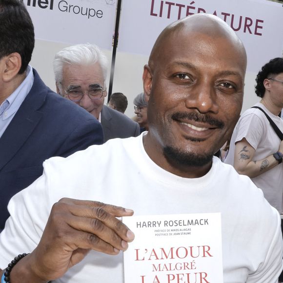 Harry Roselmack en dédicace lors du 5ème festival du Livre de Paris au Grand Palais (17 - 19 avril 2026) à Paris, le 19 avril 2026. 
© Cédrice Perrin / Bestimage