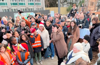 Vidéos - Line Renaud, 97 ans, a inauguré un jardin public qui porte son nom, à Lille, France, le 17 décembre 2025

Agence / Bestimage