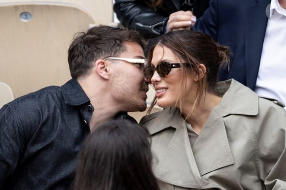 Antoine Dupont et sa compagne Iris Mittenaere en tribunes lors de la finale messieurs des Internationaux de France de Tennis de Roland Garros 2025 (jour 15), à Paris, France, le 8 juin 2025. © Cyril Moreau/Bestimage