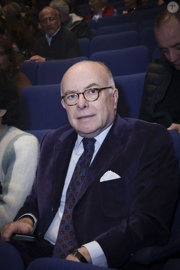 Bernard Cazeneuve au concert d’Enrico Macias pour sa tournée La Fête Continue ! dans la salle de spectacle Le Dôme de Paris - Palais des Sports à Paris, France, le 15 mars 2025. © Jack Tribeca/Bestimage