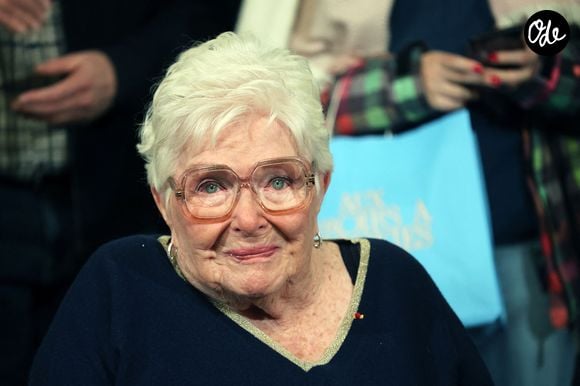 L’artiste considère cette maison comme son « cocon », malgré le coût important de son entretien, et y a conservé une grande partie de ses archives personnelles.

Line Renaud - Line Renaud, 97 ans, a inauguré un jardin public qui porte son nom, à Lille, France, le mercredi 17 décembre 2025. © Claude Dubourg/Bestimage