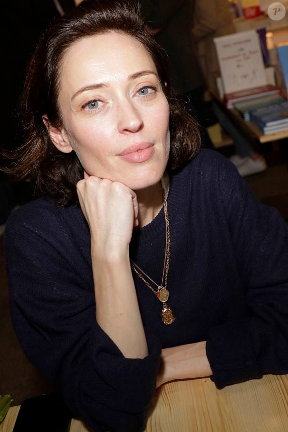 "Joyeux anniversaire à l'amour de ma vie. 10 ans que ton humour, ton intelligence et ta force illuminent ma vie. Tu es mon plus grand bonheur et de loin le meilleur partenaire de voyage qu’on puisse rêver d’avoir", a-t-elle légendé avec tendresse.

Gaelle Pietri - Festival du Livre de Paris 2023 au Grand Palais Éphémère. Le 22 avril 2023
© Cédric Perrin / Bestimage