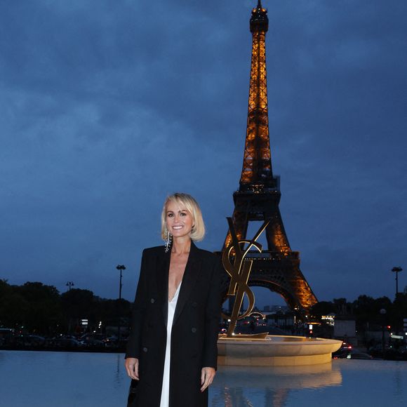 Laeticia Hallyday assiste au défilé Saint Laurent Womenswear Spring/Summer 2023 dans le cadre de la semaine de la mode à Paris, France, le 27 septembre 2022. Photo par Jerome Domine/ABACAPRESS.COM