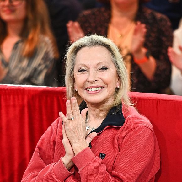 Véronique Sanson - Enregistrement de l'émission Vivement dimanche au studio Rive gauche, présentée par Michel Drucker. © Guillaume Gaffiot/Bestimage