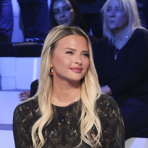 Exclusif - Kelly Vedovelli, sur le plateau de l’émission « TPMP » présentée par C.Hanouna et diffusée en direct sur C8, Paris, France, le 11 février 2025. © Jack Tribeca / Bestimage