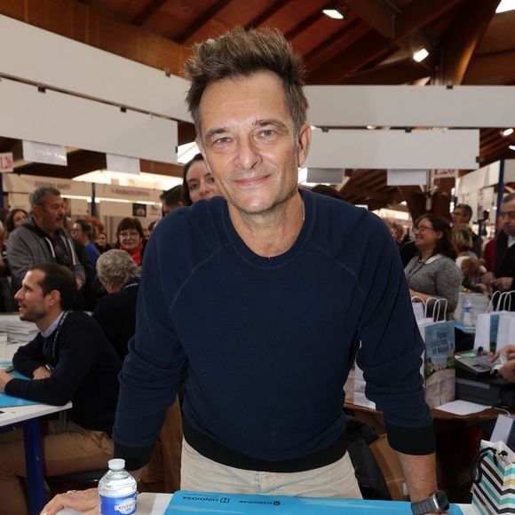 David Hallyday lors de la 41e Foire du Livre de Brive dans La Halle Brassens, à Brive-la-Gaillarde, France, le 11 novembre 2023. © Jean-Marc-Lhomer/Bestimage