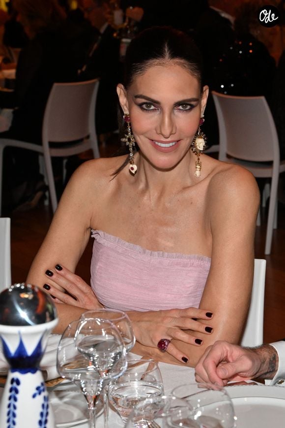 Elle affirme qu’une femme n’a pas besoin d’un mari, mais d’un travail et d’une indépendance financière.

Adriana Abascal lors du dîner de gala de l'association de l'Ordre des Saints-Maurice-et-Lazare au Yacht Club de Monaco le 26 novembre 2025. © Bruno Bebert / Bestimage