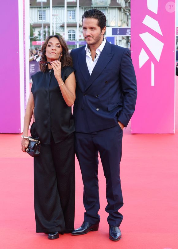 Florence Foresti et son compagnon Alexandre Kominek à la première du film 'Nouvelle Vague' lors du 51éme Festival du cinéma Américain de Deauville le 12 Septembre 2025.
© Denis Guignebourg/Bestimage