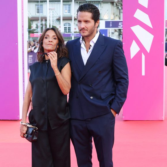 Florence Foresti et son compagnon Alexandre Kominek à la première du film 'Nouvelle Vague' lors du 51éme Festival du cinéma Américain de Deauville le 12 Septembre 2025.
© Denis Guignebourg/Bestimage