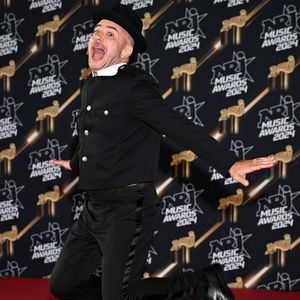 Michael Youn au photocall de la 26ème édition des NRJ Music Awards à Cannes, le 1er novembre 2024. © Bebert-Guignebourg/Bestimage