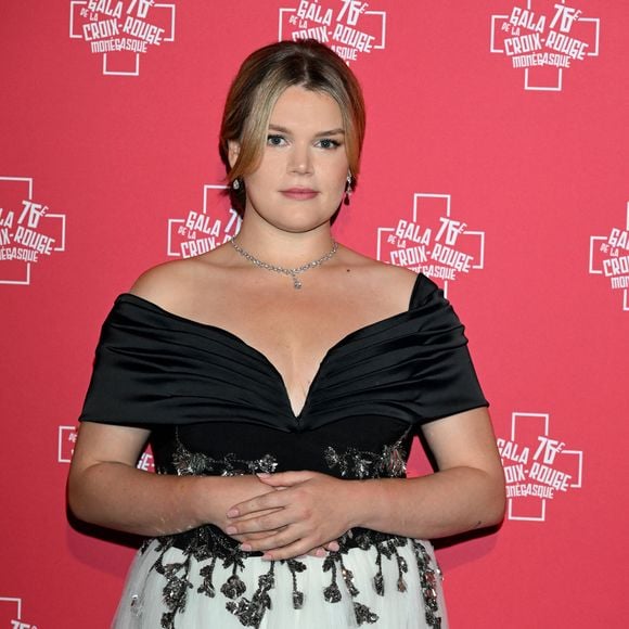 Camille Gottlieb a attiré tous les regards au 76ème gala de la Croix Rouge monégasque dans une robe sur-mesure signée Elisabetta Franchi. 

Camille Gottlieb - 76ème Bal de la Croix Rouge dans la salle des Etoiles à Monaco. © Bruno Bebert/Bestimage