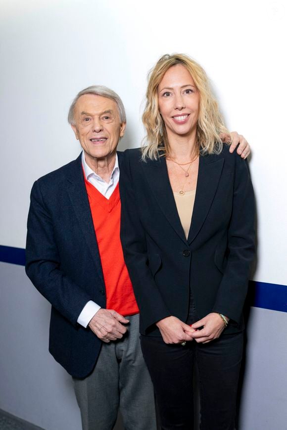 Exclusif - Amélie et Salvatore Adamo en backstage de l'enregistrement de l'émission "Famille je vous aime" présentée par Michel Drucker et qui sera diffusée le vendredi 29 mai sur France 3, à Paris, France, le 4 décembre 2025. © Gaffiot-Perusseau/Bestimage
