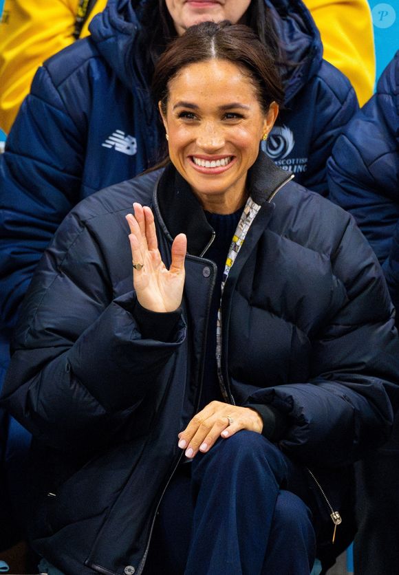Le couple a fait sensation à l'occasion des Invictus Games 2025. 

Le prince Harry, duc de Sussex, et Meghan Markle, duchesse de Sussex, ont été aperçus au Hillcrest Recreation Centre au Canada, soutenant le curling en fauteuil roulant lors des Invictus Games Vancouver Whistler 2025, le 09 février 2025. ©Backgrid USA / Bestimage