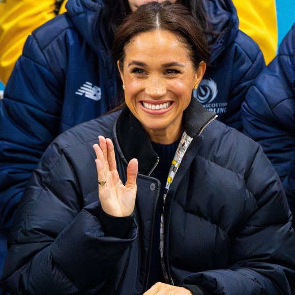 Le couple a fait sensation à l'occasion des Invictus Games 2025. 

Le prince Harry, duc de Sussex, et Meghan Markle, duchesse de Sussex, ont été aperçus au Hillcrest Recreation Centre au Canada, soutenant le curling en fauteuil roulant lors des Invictus Games Vancouver Whistler 2025, le 09 février 2025. ©Backgrid USA / Bestimage