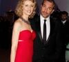 Ce changement lui a permis de se reconstruire loin des regards.
Alexandra Lamy et Jean Dujardin lors du dîner du 65e anniversaire du Festival de Cannes le 20 mai 2012 / BORDE-MOREAU / BESTIMAGE