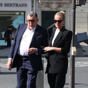 L'heure est au recueillement pour grand nombre des proches de Philippe Labro...

Jean-Claude Camus, Laeticia Hallyday - Arrivées aux obsèques de Philippe Labro en l'église de Saint-Germain-des-Prés à Paris© Dominique Jacovides - Christophe Clovis / Bestimage