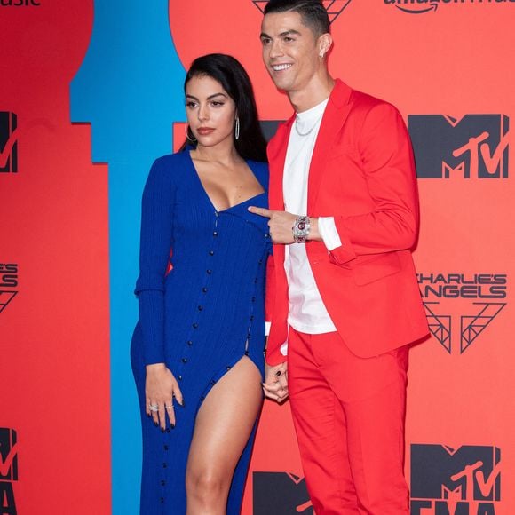 "Oui, je le veux. Dans celle-ci et dans toutes mes vies", a-t-elle commenté en légende

Cristiano Ronaldo et Georgina Rodriguez assistent aux MTV EMAs 2019 au centre de conférences et d'expositions FIBES le 03 novembre 2019 à Séville, en Espagne. Photo by David Niviere/ABACAPRESS.COM