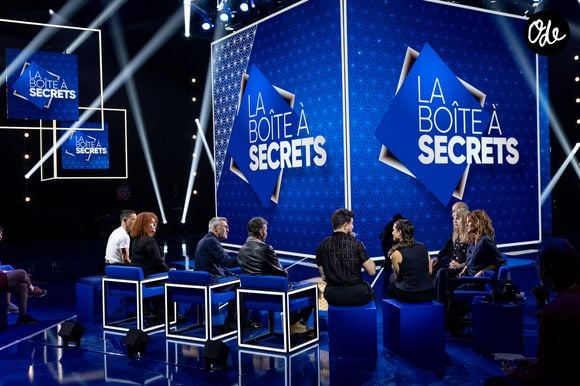 Exclusif - Laurent Ruquier, Arielle Dombasle, Valerie Mairesse, Philippe Geluck, Steevy Boulay, Faustine Bollaert, Jean-Philippe Janssens lors de l'enregistrement de l'émission "La Boîte à secrets", présentée par F.Bollaert et diffusée le 16 octobre sur France 3, à Paris, France, le 29 septembre 2026. © Cyril Moreau/Bestimage