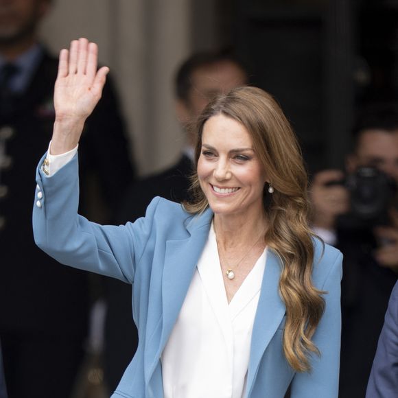 Son Altesse Royale, Catherine, Princesse de Galles (Catherine (Kate) Middleton, princesse de Galles), visite de 2 jours en Italie. À son arrivée à la mairie de Reggio Emilia, elle est accueillie par le maire de la ville, Marco Massari, le 13 mai 2026. © GoffPhotos/Bestimage