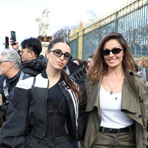 Shana Leelee Chasman et Nadia Farès aux arrivées au défilé Christian Dior Mode Féminine Prêt-À-Porter Automne/Hiver 2025-2026 lors de la Fashion Week de Paris (PFW), à Paris, France, le 4 mars 2025. © Denis Guignebourg/Bestimage