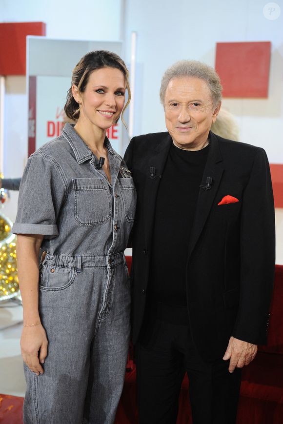 Lorie, Nathalie Péchalat, Antoine Hamel, Léa Deturche, Solène Maquère, Julia Vaneri et Emmanuel Chaunu prennent le relais.

Exclusif - Lorie (Laure Pester) et Michel Drucker - Enregistrement de l'émission "Vivement dimanche" au studio Rive Gauche, presentée par M. Drucker le 19 novembre 2025, avec une diffusion sur France 3 le 28/12/2025. © Guillaume Gaffiot / Bestimage