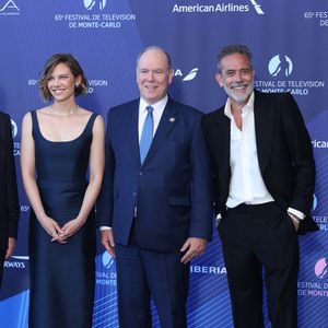 Lauren Cohan, le prince Albert II de Monaco, Jeffrey Dean Morgan  - Séance photo lors de la cérémonie d'ouverture de la 65e édition du Festival TV de Monte-Carlo, le 12 juin 2026
 © Denis Guignebourg / Bestimage