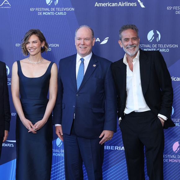 Lauren Cohan, le prince Albert II de Monaco, Jeffrey Dean Morgan  - Séance photo lors de la cérémonie d'ouverture de la 65e édition du Festival TV de Monte-Carlo, le 12 juin 2026
 © Denis Guignebourg / Bestimage
