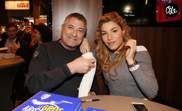 Jean-Marie Bigard et son épouse Lola Marois lors du Salon du livre de Paris, le 17 mars 2018 à la Porte de Versailles à Paris.
© Denis Guignebourg/Bestimage