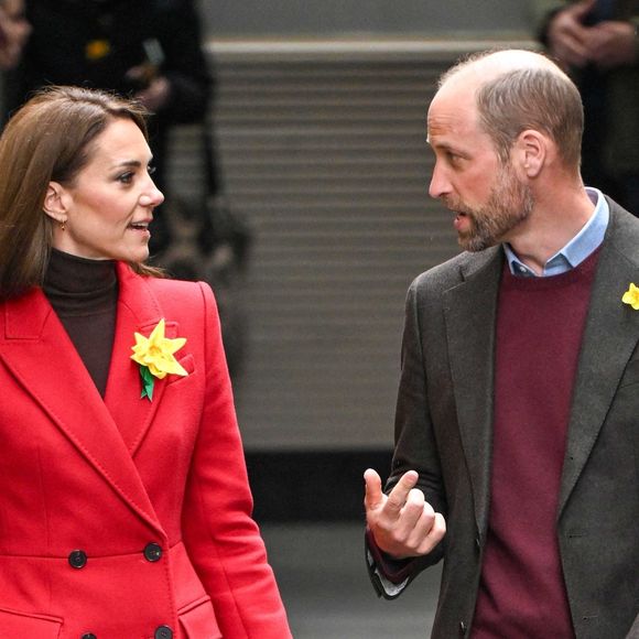 Grant Harrold, l'ancien majordome du prince Charles, était présent pour ce dîner et il a fait quelques révélations à ce sujet. 

Le prince William, prince de Galles, et Catherine (Kate) Middleton, princesse de Galles, visitent le marché de Pontypridd, le 26 février 2025. © Backgrid UK/ Bestimage