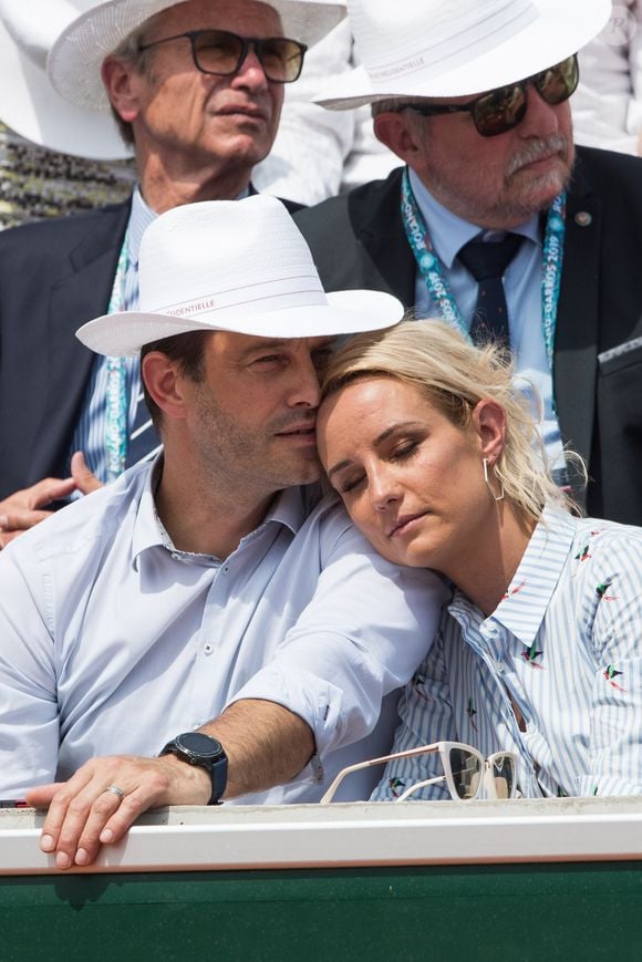Elodie Gossuin et son mari  Bertrand Lacherie dans les tribunes lors des internationaux de tennis de Roland Garros à Paris, France, le 4 juin 2019. © Jacovides-Moreau/Bestimage