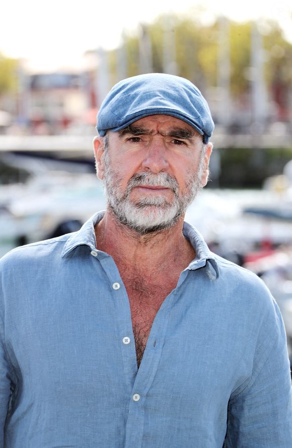 Dans les colonnes du "Figaro", l'artiste polyvalent a présenté cet album et annoncé une surprise de taille à ses fans.

Eric Cantona au photocall du film en compétition "Murder Club" lors de la 26ème Edition du Festival de la Fiction de La Rochelle, le 12 septembre 2024.

Photo : Patrick Bernard / Bestimage