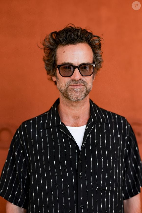 Romain Duris au village lors des Internationaux de France de tennis de Roland Garros 2024, à Paris, France, le 7 juin 2024. © Jacovides-Moreau/Bestimage