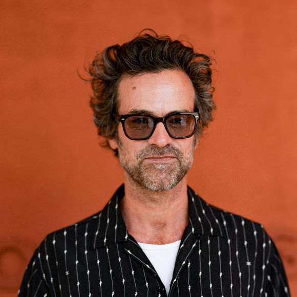 Romain Duris au village lors des Internationaux de France de tennis de Roland Garros 2024, à Paris, France, le 7 juin 2024. © Jacovides-Moreau/Bestimage