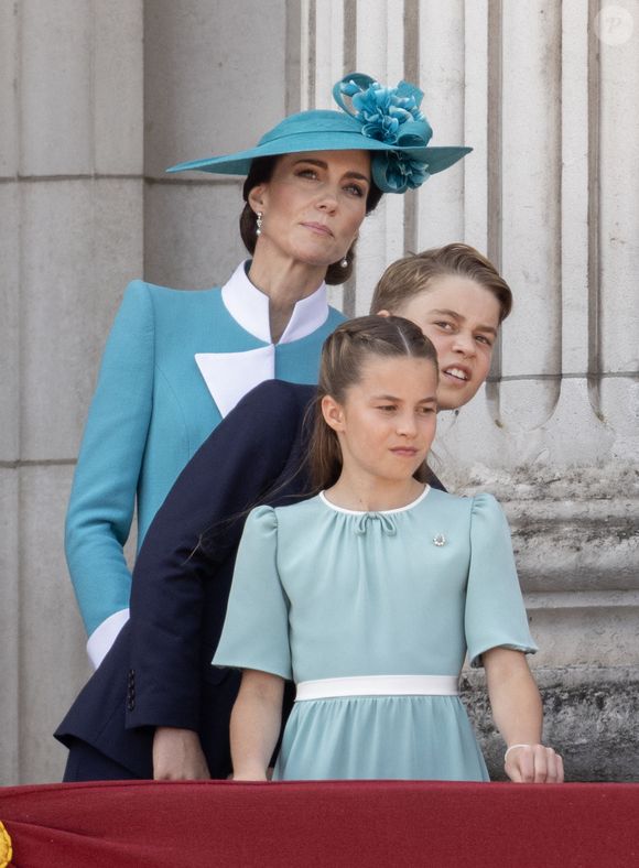 Le prince William, prince de Galles, Le prince Louis de Galles, Le prince George de Galles, Catherine (Kate) Middleton, princesse de Galles, La princesse Charlotte de Galles - Les membres de la famille royale britannique au balcon de Buckingham Palace lors de la cérémonie Trooping the Colour à Londres, le 14 juin 2025.
© Goff Inf / Bestimage