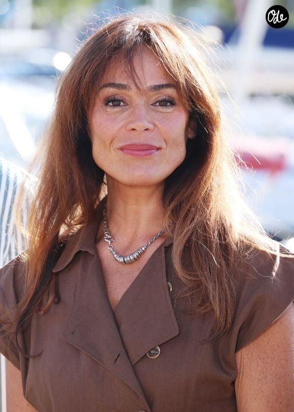 "Foutez-nous la paix", a lancé Lola Dewaere, agacée par ceux qui commentent la silhouette des autres sous couvert de bienveillance.

Lola Dewaere au photocall de "Soeurs" lors de la 28ème édition du festival de la fiction à la Rochelle, France, le 16 septembre 2026. © Denis Guignebourg/Bestimage